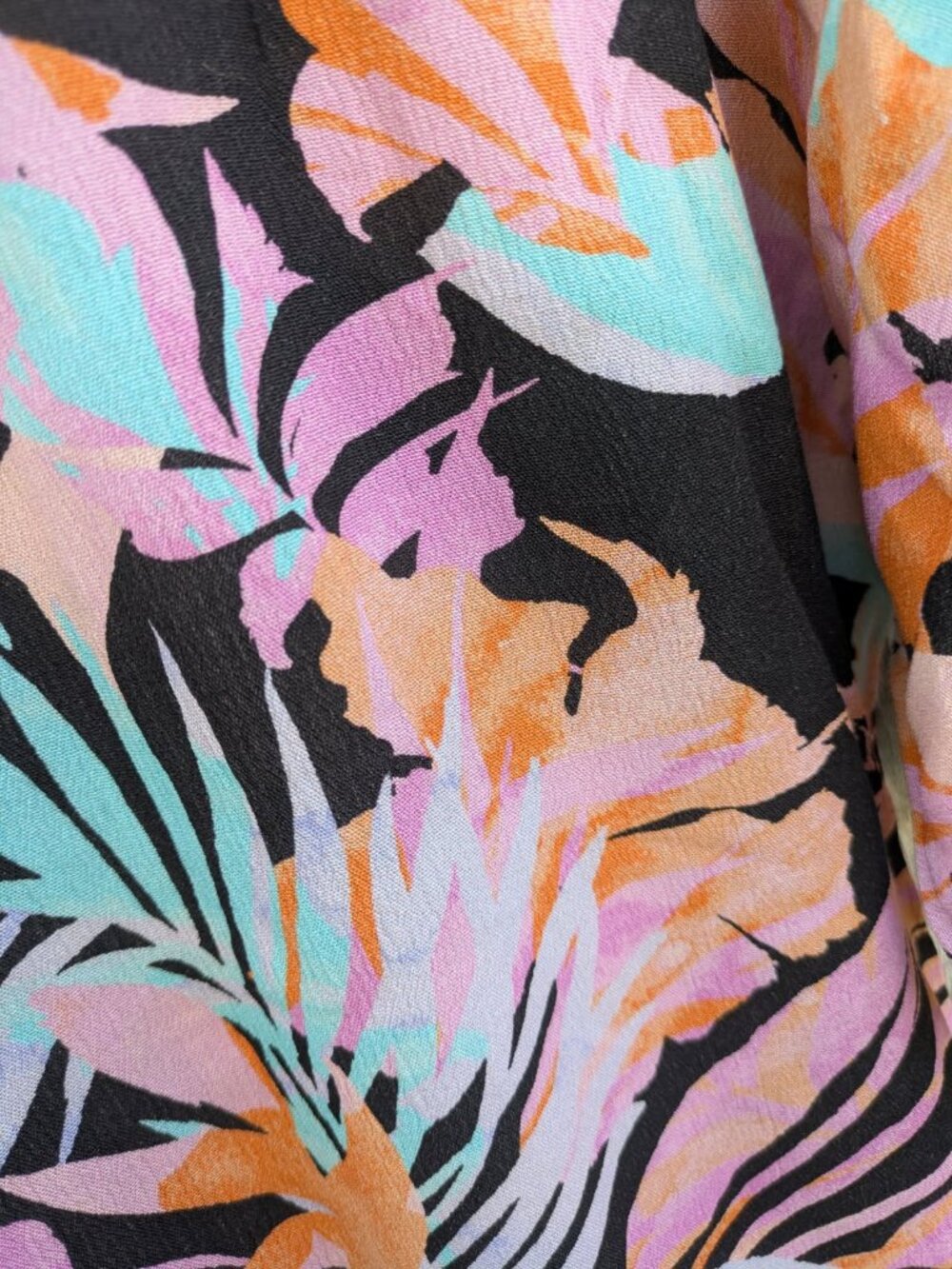 Hurley Tropical Crepe Top NWOT - Picture 3 of 5